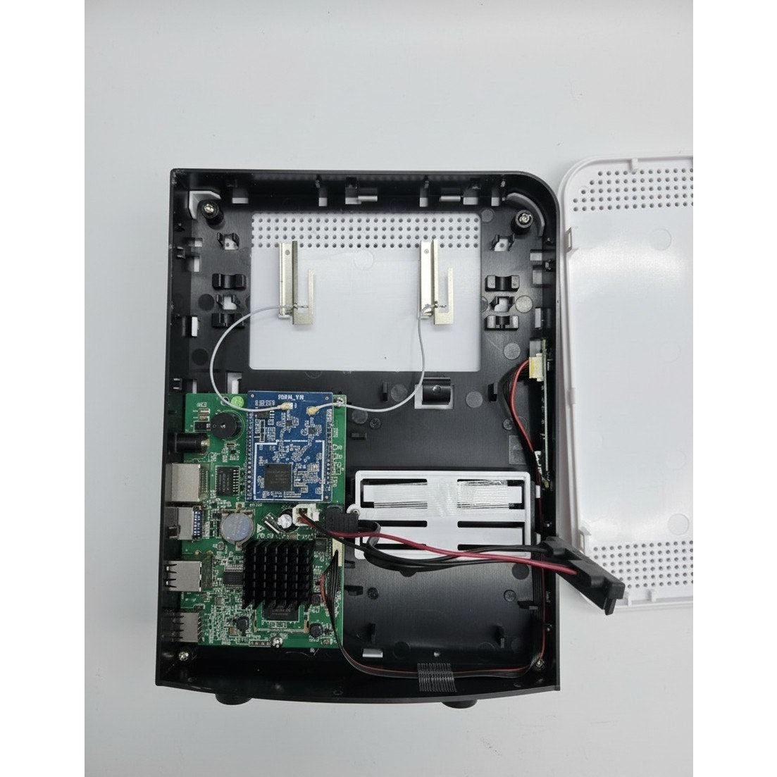 Lorex NVR WIFI  8 channels 64gb storage white