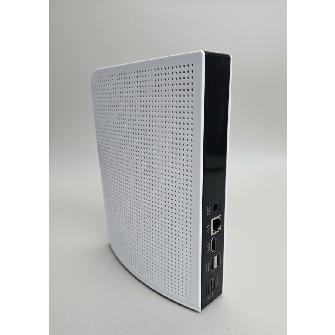 Lorex NVR WIFI  8 channels 64gb storage white